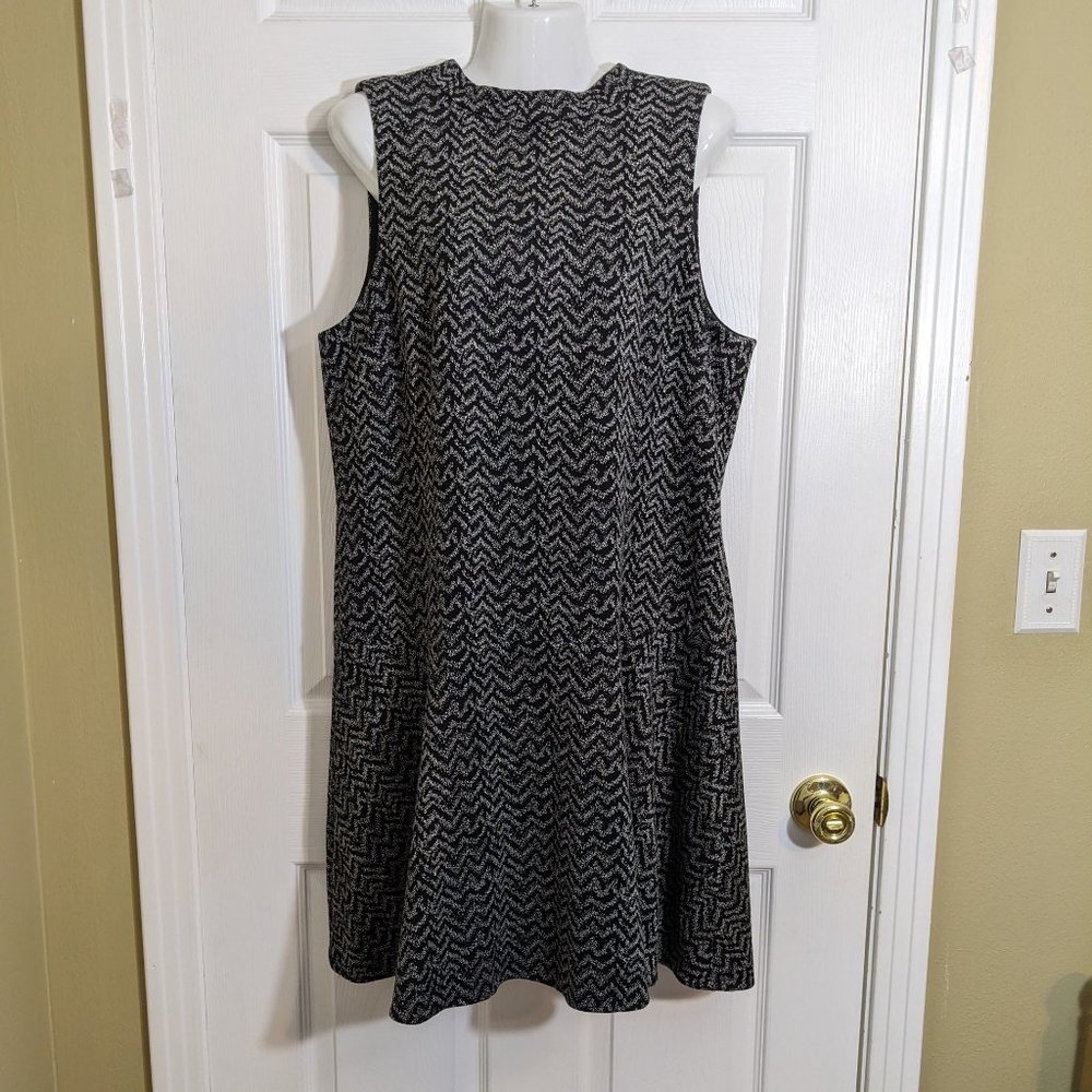 Antonio Melani Black & Gray Chevron Sleeveless Sweater Midi Dress - size 14